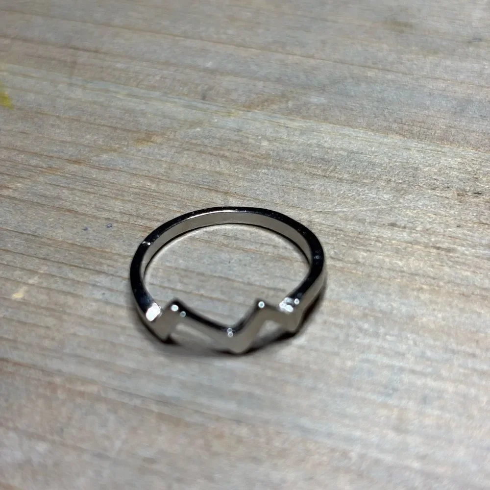 New! Heart Beat Silver Tone Ring Size 7 Costume Jewelry Hypoallergenic